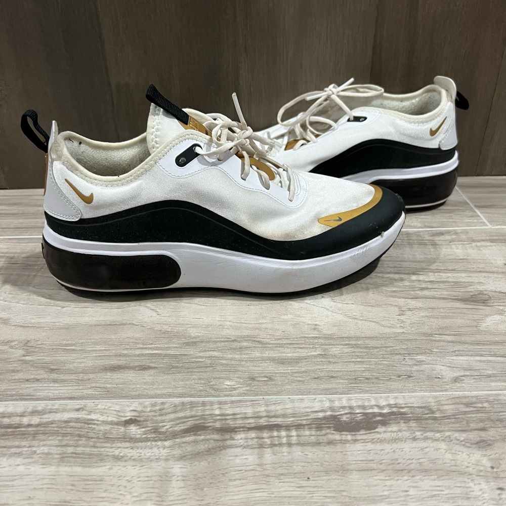 Size 9.5 - Nike Air Max Dia White Black Gold W Staining On Toe Boxes